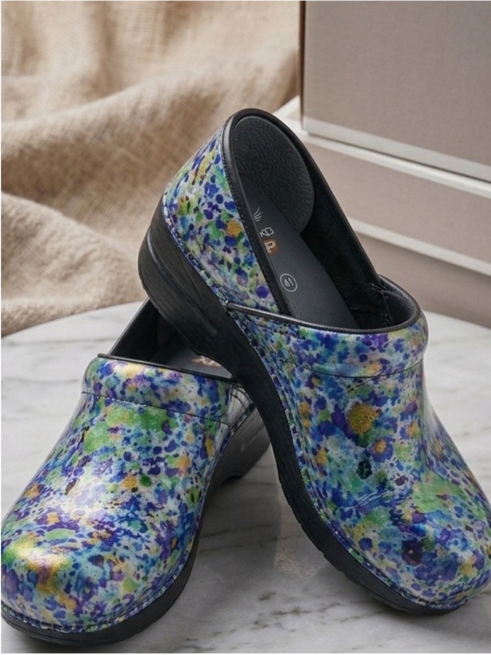 Dansko XP 2.0 Clogs - Paint
Splatter Patent (Size 41) woman's US size 10.5-11